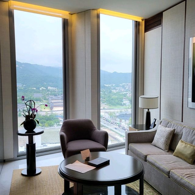 광화문 포시즌스 호텔 🏨 - 스위트룸 , 청와대뷰, 인룸다이닝, 조식