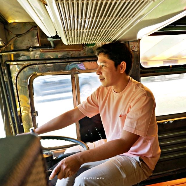 คาเฟ่บนรถบัส สุราษฎร์ฯ