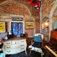 Cafe Laura Bar and Restaurant-หินกอง