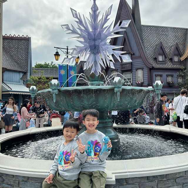 【 一齊投入香港迪士尼樂園「魔雪奇緣世界」】
