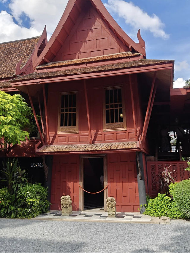 Bangkok's Enchanting Silk Oasis