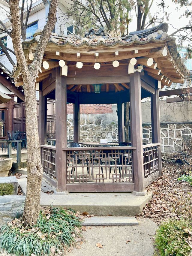仁寺洞の路地裏、耕仁美術館に併設「伝統茶院」