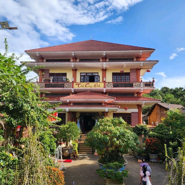 ทะเลสาป Dien Hong วิวยุโรป