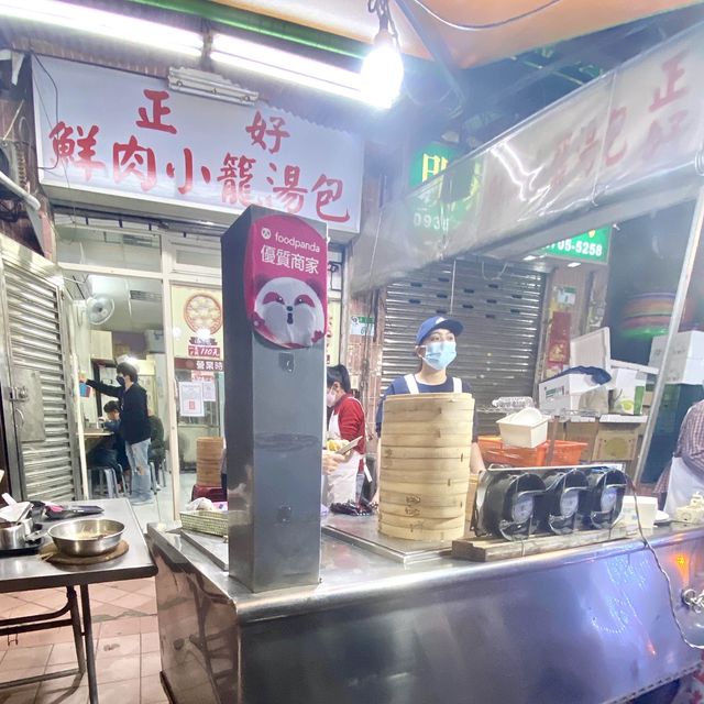 臨江夜市·爆汁小籠湯包，超美味！