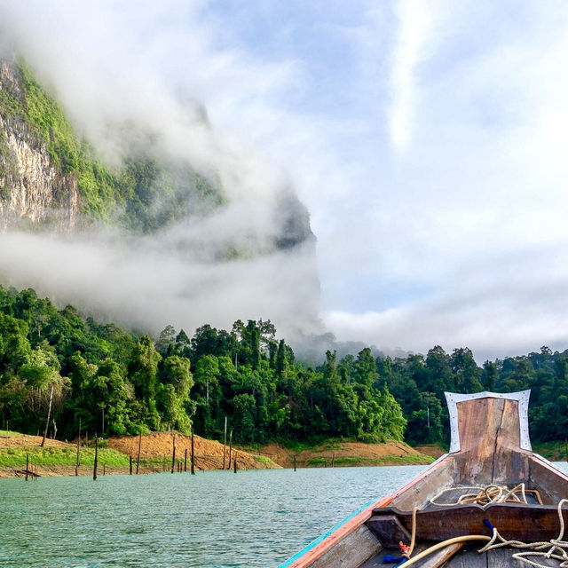 🌴 Surat Thani: Gateway to the Gulf Islands and Natural Beauty 🚤🌺