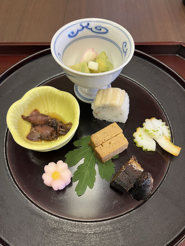 【島根　大根島】綺麗な庭園を見ながら食事が楽しめる