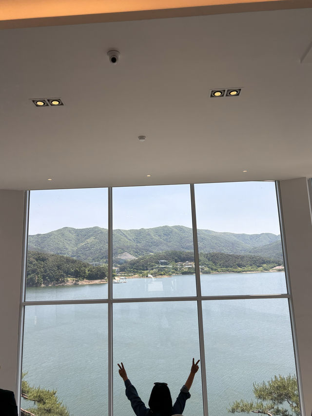 넓은 통창뷰를 가진 임실 옥정호수의 그랑게카페🧡