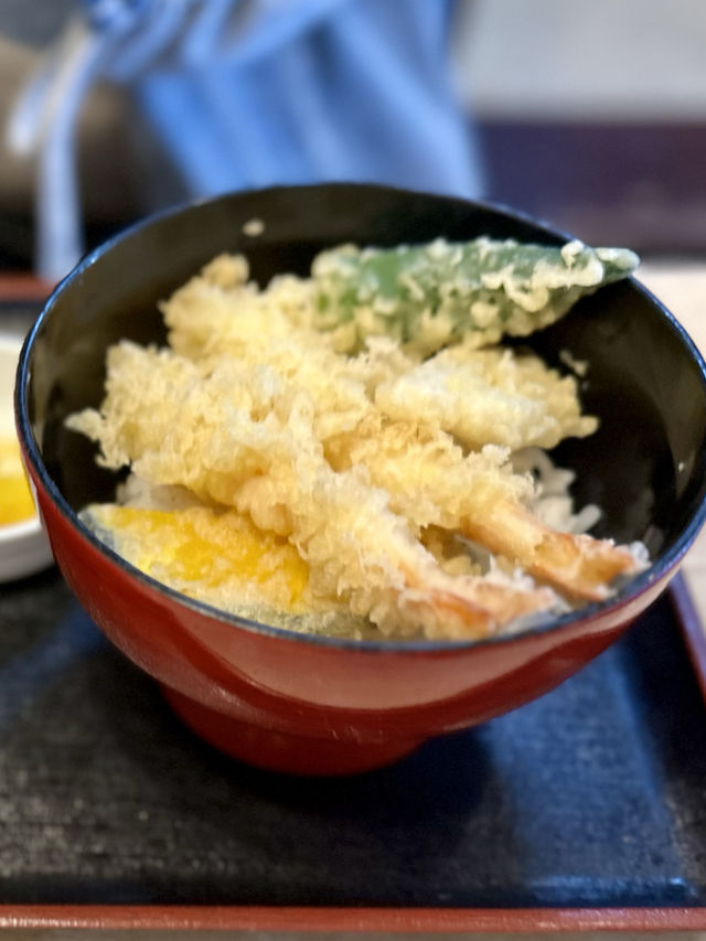 ร้านดี จัดว่าอร่อย ข้างทางไปเที่ยววัด Shitennoji 🛕