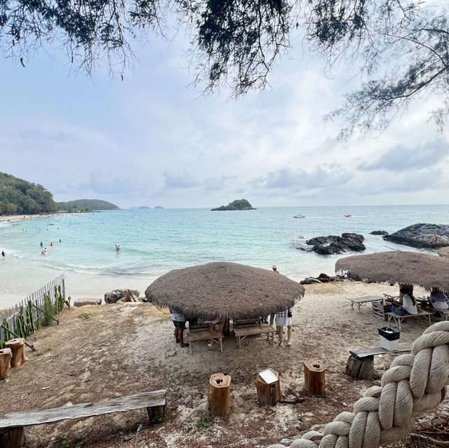 Cave Beach Clubคาเฟ่ที่มีคลื่นฮีลใจ