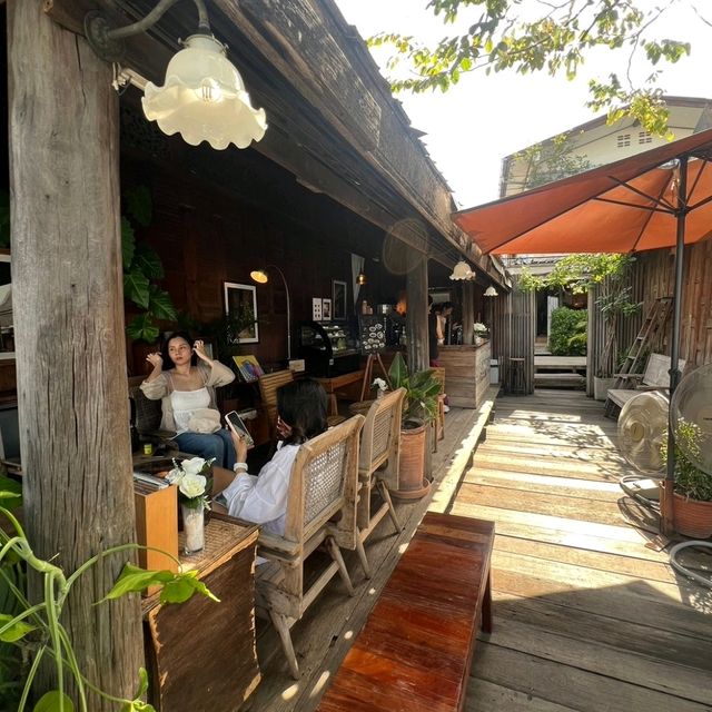 คาเฟ่ บ้านทองกลับ