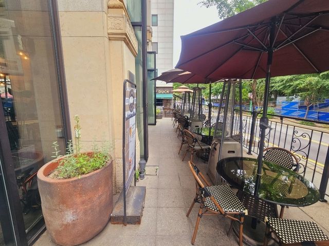 An afternoon chill at Yangjae Cattle and Bee