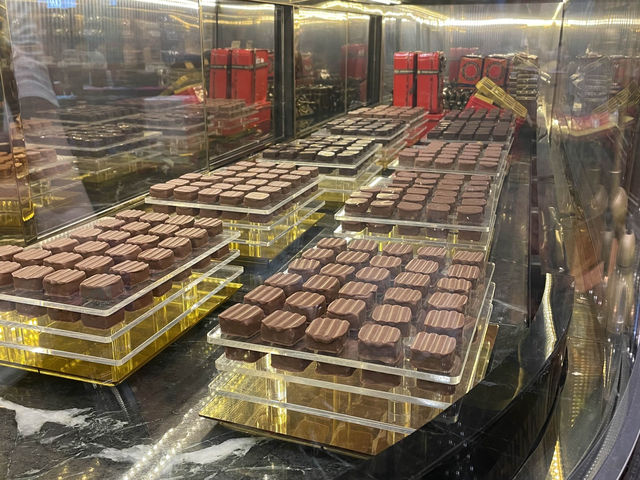 【TWG Tea】inシンガポール/煌びやかな空間で上品な紅茶を