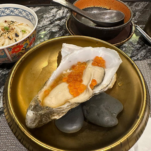 「二本松涮涮屋 本館」食材新鮮，服務親切