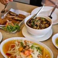 เปิดวาปแจกพิกัด ร้านอาหารอีสานแซ่บแซ่ป ถ.สาธร