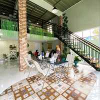 GREEN COFFEE HOUSE | COZY ALLEYWAY COFFEE SHOP FOR RELAXING