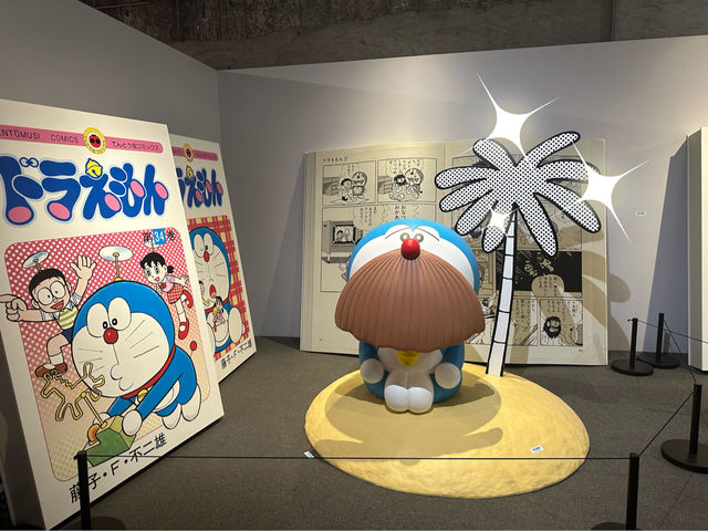 ‼️展覽只到8月18號‼️「100%多啦A夢 & Friends」巡迴特展的室內收費區 ：找回童年回憶，絕對不容錯過‼️