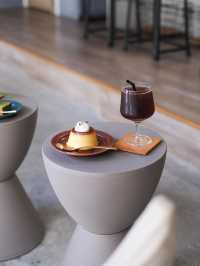 「福岡市中央區六本松的Apartment coffee door：美味咖啡和甜點，隱秘位置」