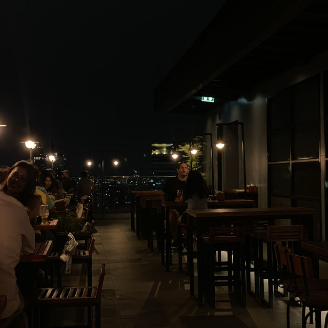 방콕의 야경과 이국적인 분위기를 즐길 수 있는 브루스키 루프탑바🍹