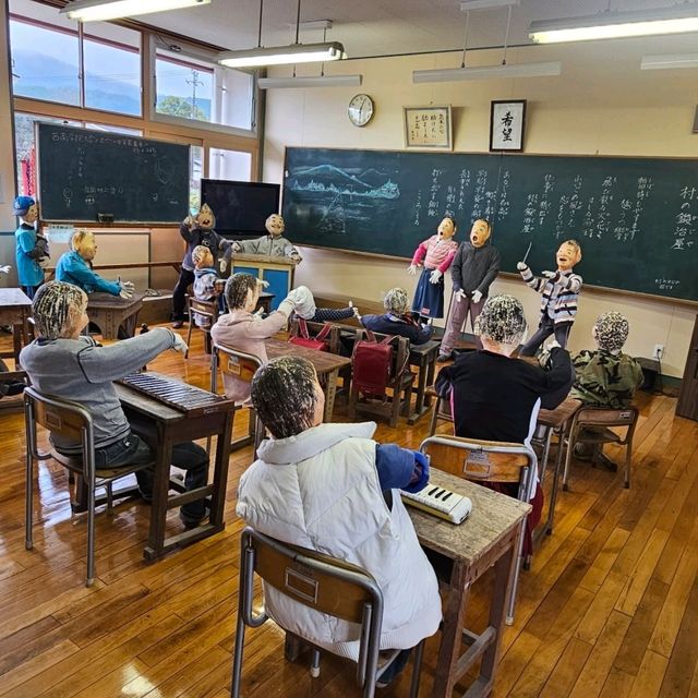 【かかしだらけ】熊本県天草市にある宮地岳かかしの里