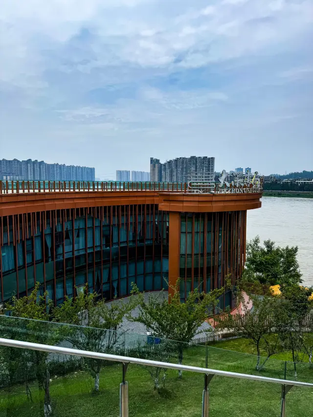 樂山匯翠人氣書店 