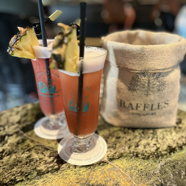 シンガポール老舗バー“Long Bar“でsingapore slingを堪能✨