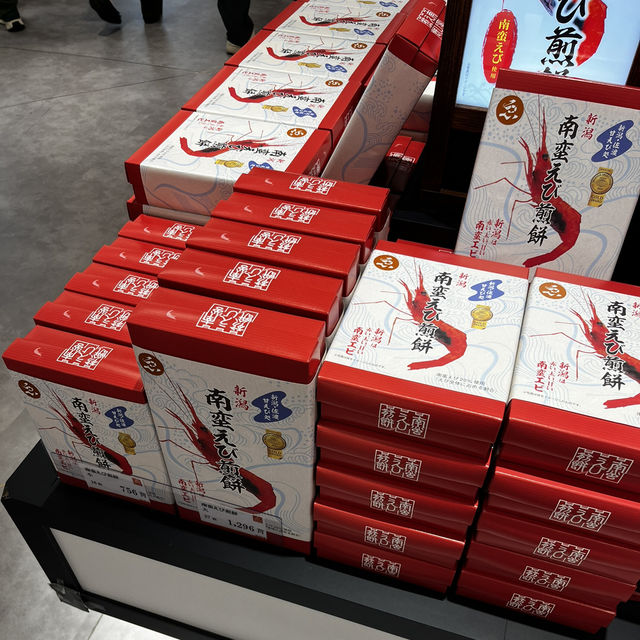 新潟駅構内『CoCoLo』でお土産購入✨新潟限定商品沢山あります！