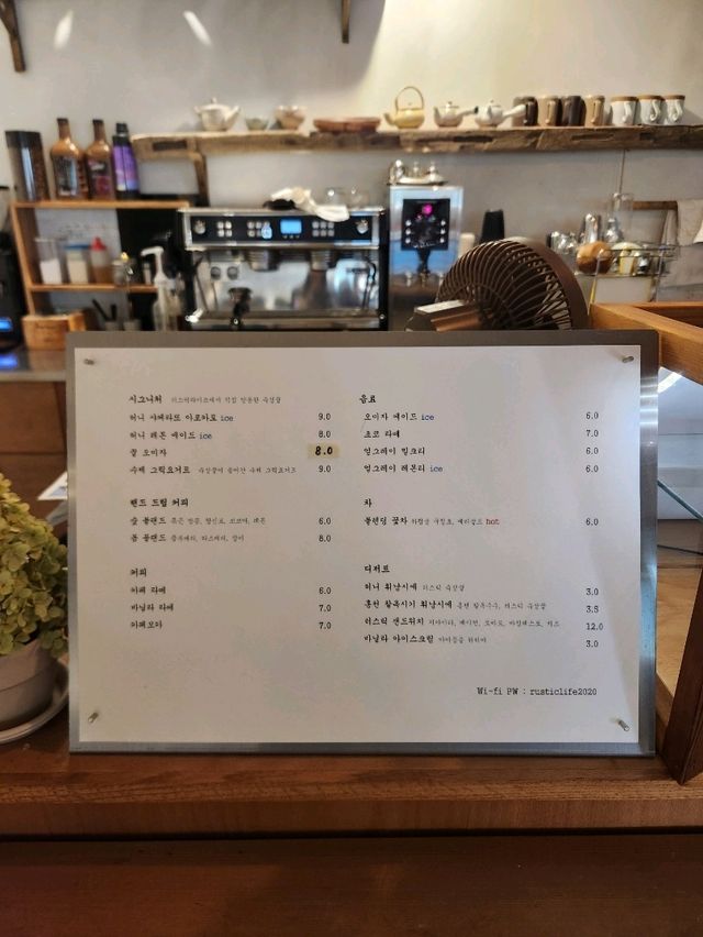 💛공간이 너무예뻐서 재방문하고싶은 홍천카페, "러스틱라이프"💛