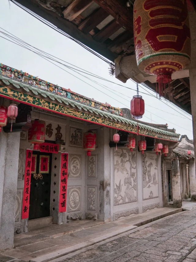 龍湖古寨