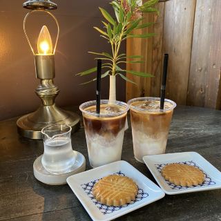 自家烘焙咖啡和100日圓餅乾都美味的咖啡店