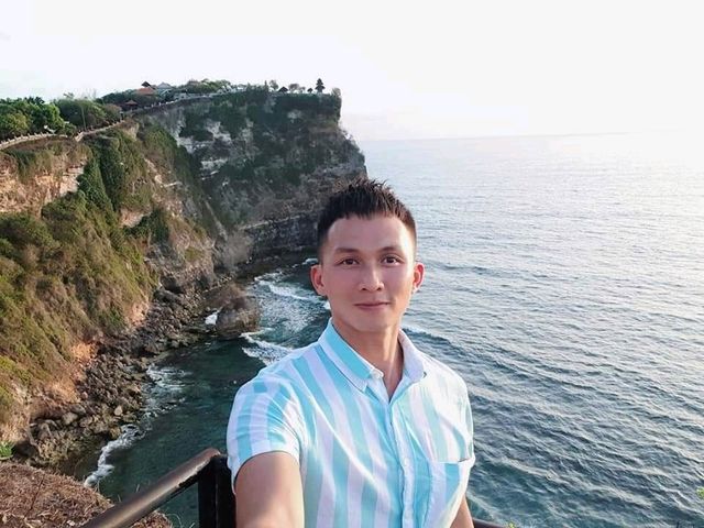 Sunset Splendor: A Day Tour to Tanah Lot and Uluwatu Temple