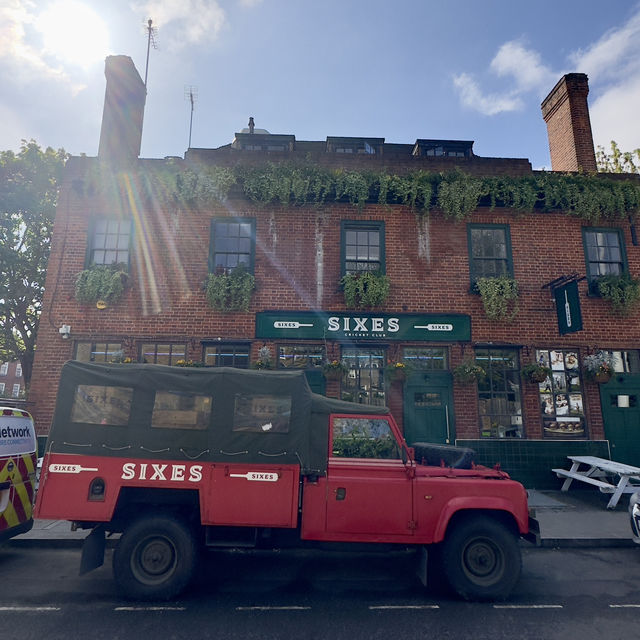 Discover the Charm of Fulham: A Walking Adventure 🇬🇧