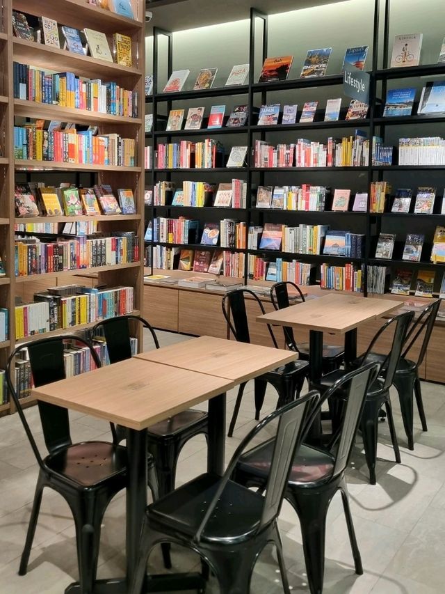 TSUTAYA BOOKSTORE : A BOOK LOVER'S HAVEN