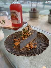 宜蘭必吃千層！坐擁無敵景緻「Tjuku cafe啾咕咖啡」