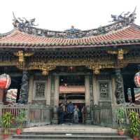 วัดหลงซาน ไทเปต้องห้ามพลาด