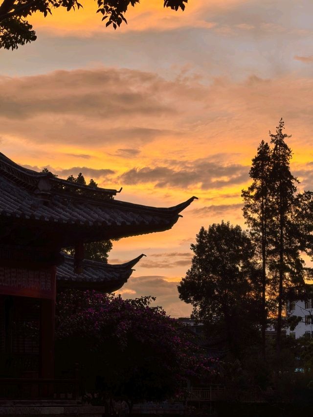 The Best Sunset in Lijiang 