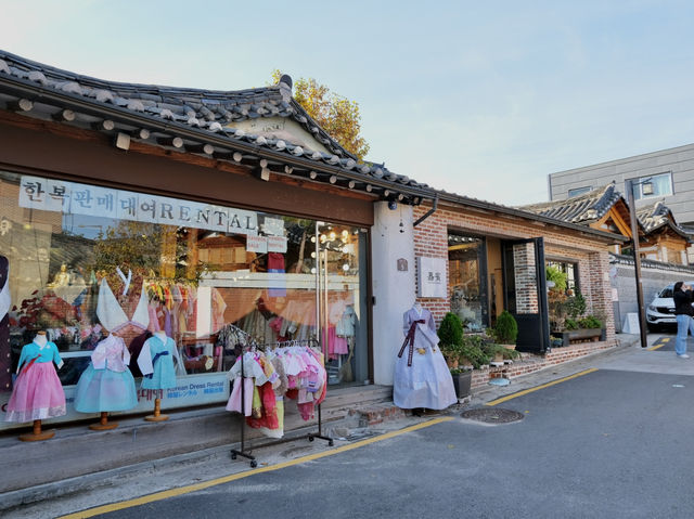 เที่ยวหมู่บ้านย้อนยุค Bukchon Hanok Village