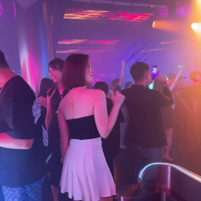 How the nightlife in Zouk Singapore look like! 