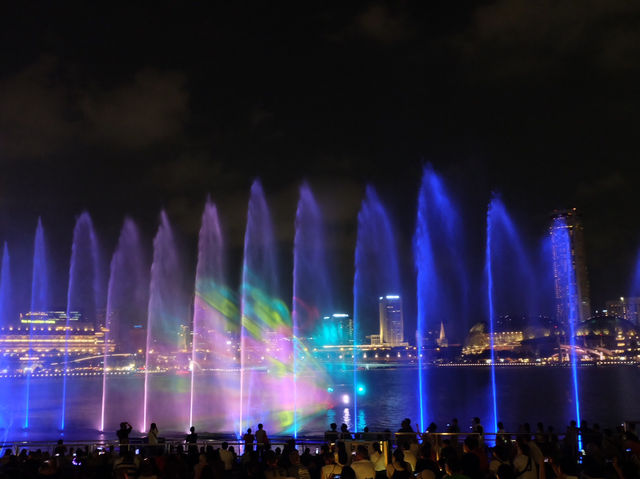 ดื่มด่ำความสวยงาม เดินเล่นรับลมชมวิวที่อ่าวมารีน่า