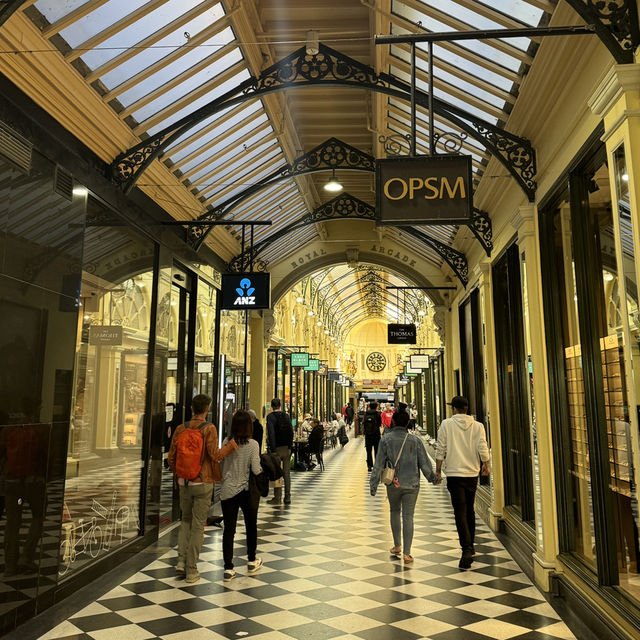 皇家拱廊：墨爾本的歷史購物天堂 🛍️🏛️