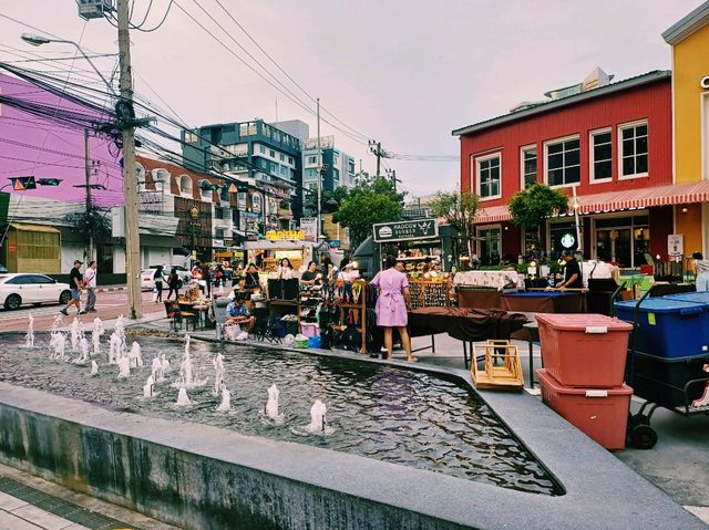 泰國芭提雅Pattaya Marina Night Market夜市，環境乾淨整潔，食物很好吃，價格公道，是來芭提雅打卡夜市好去處