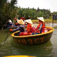 ล่องเรือกระด้ง บุกป่าผ่าดง ที่ฮอยอัน
