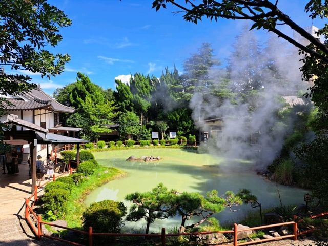 【白池地獄:大分県別府市】緑色の綺麗な地獄!!
