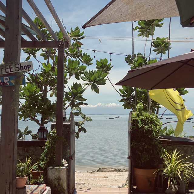 คาเฟ่ศรีราชาติดริมทะเล🌊