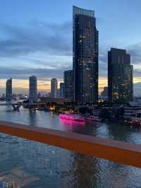 ลอยกระทงแบบหรูในโรงแรมลักชูว์ -เน้นชมพลุ