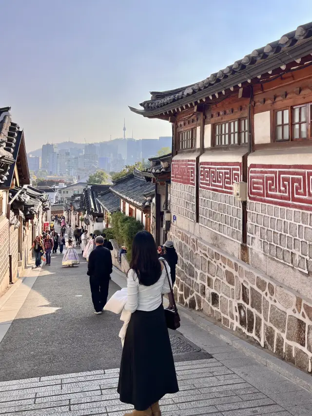 Bukchon Hanok Village, a must-visit spot in Seoul🩶.