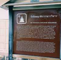 泰國曼谷標誌性皇家古跡寺廟景點:Wat Phitchaya Yatikaram Worawihan，雄偉白色巨塔，適合打卡拍照📸。