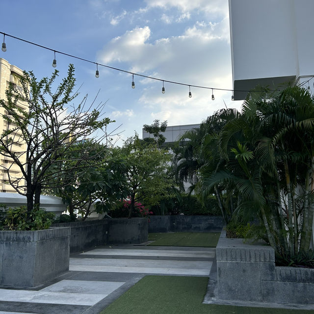 🍾 Rainforest Rooftop Bar 🌤️🍸