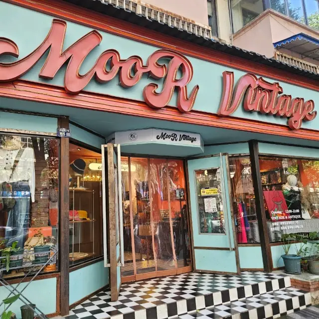 Exploring Chengdu: A Nostalgic and Leisurely Time on Fanghua Street