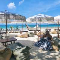 หาดทรายขาว ราวแก้วเจียรไน  ทรายแก้วบีช เสม็ด