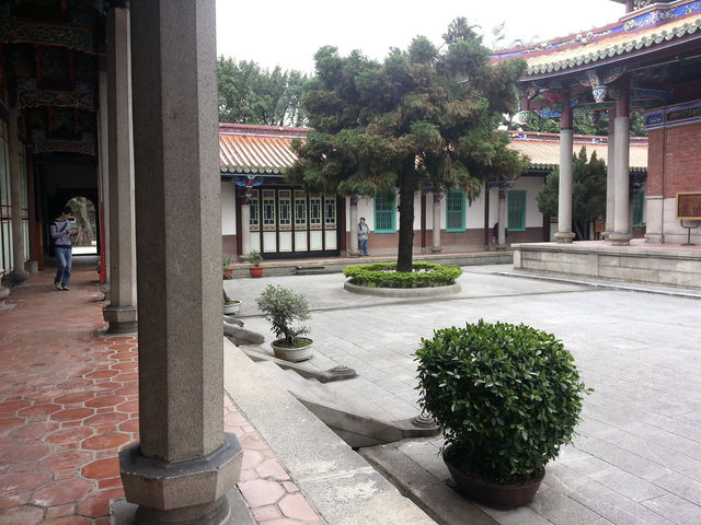 A Picture-Perfect Stop at Dalongdong Baoan Temple